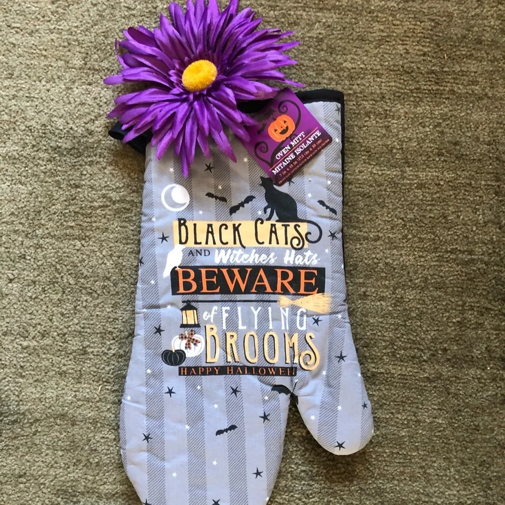 Halloween kitchen towel, oven mitt and pot holders